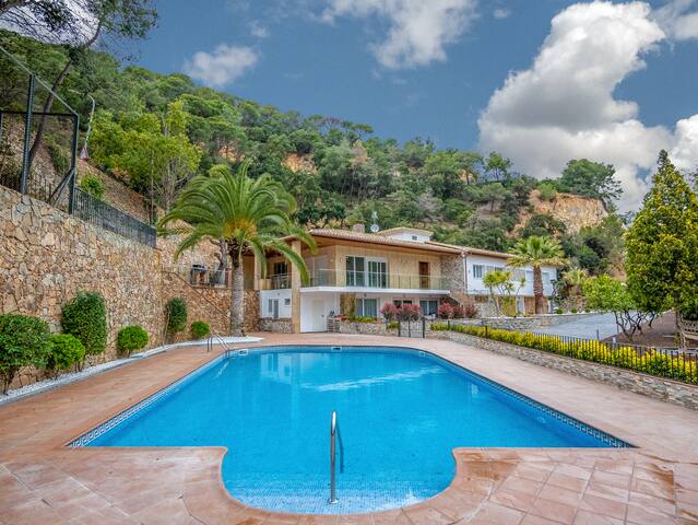 CANYELLES BEACH COSTA BRAVA 14PAX gallery image 3