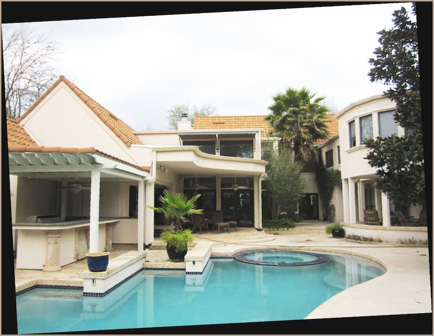 RICE/MUSEUM DISTRICT SPRAWLING MANSION ON A 0.80 ACRE LOT