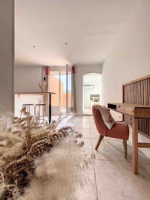 Malee Home | Miramas TGV Station | Downtown