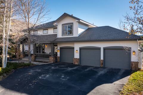 Immaculate 5BD/4BA Mountain Estate Family Retreat!