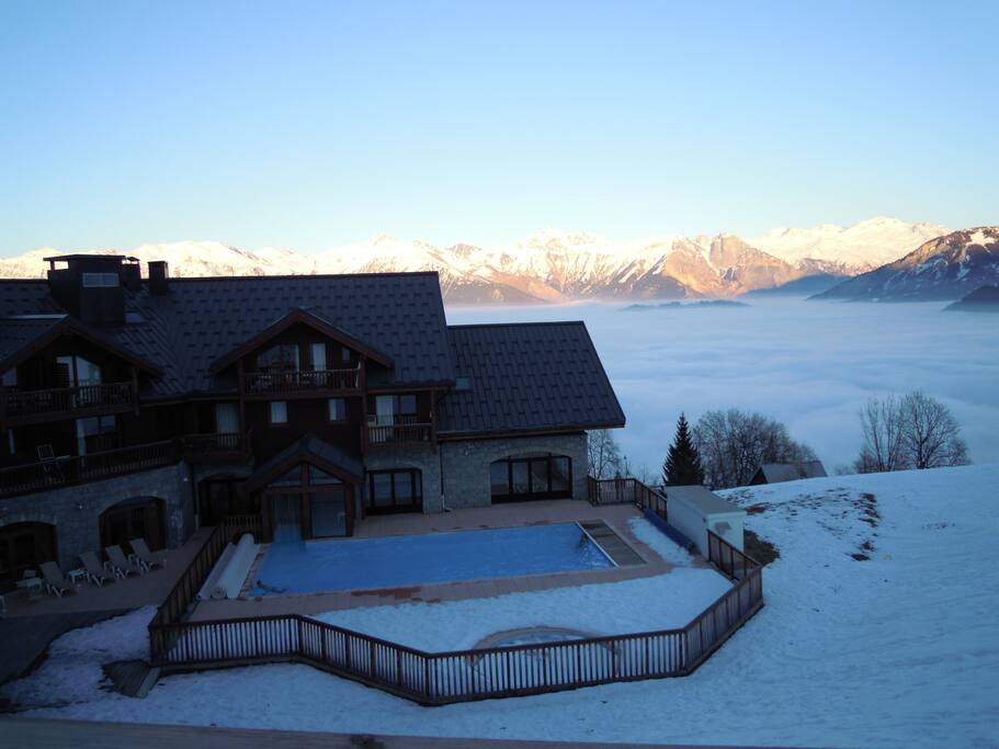 vue du balcon au coucher du soleil