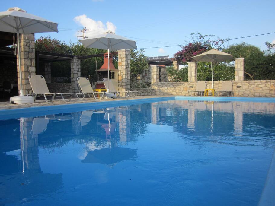 Private swimming pool 40m2
