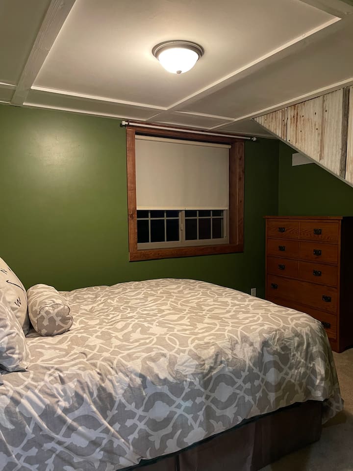 Queen size bed in the green bedroom.