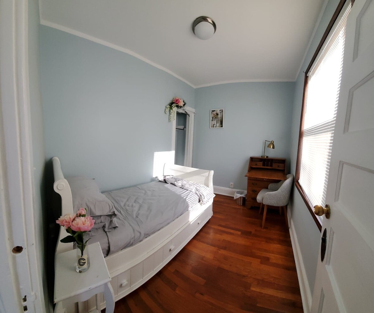 Стая с 2 единични легла 1