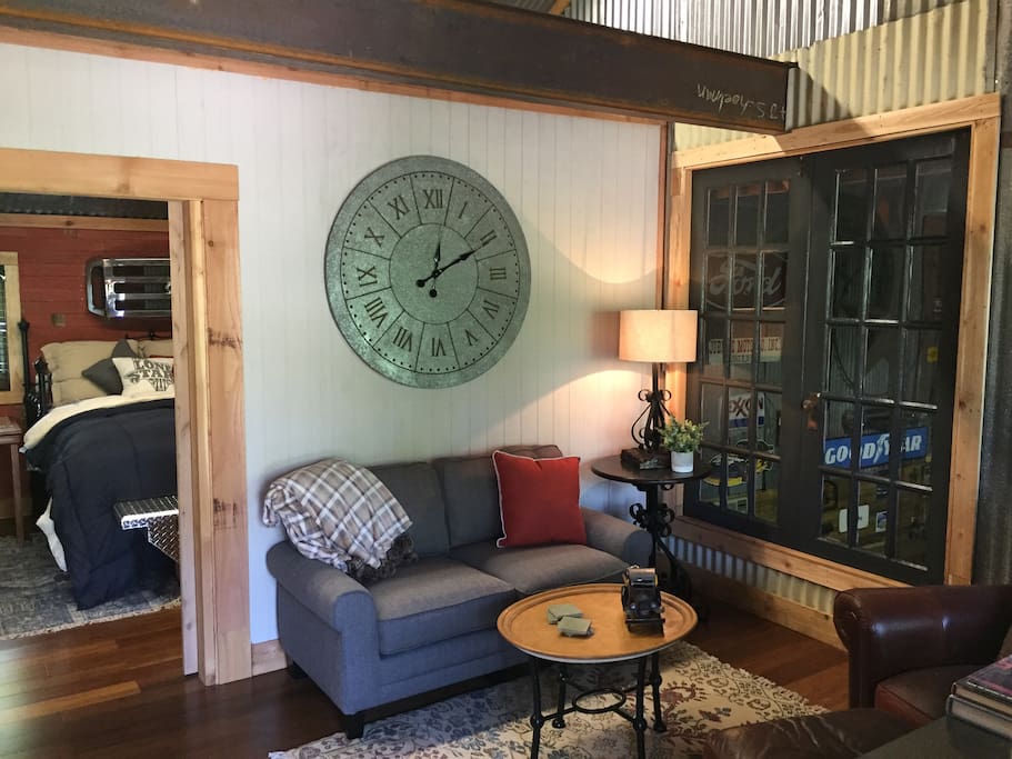 Living Area (TV)