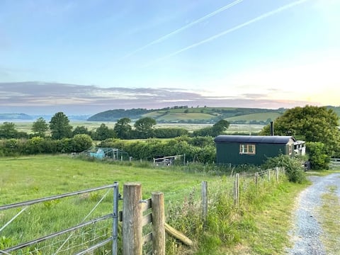 The Writer's Hut - A romantic retreat