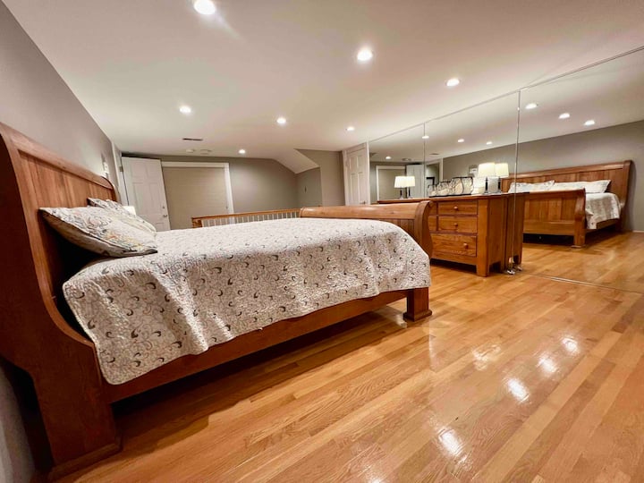 Upstairs Master Bedroom with King Bed
