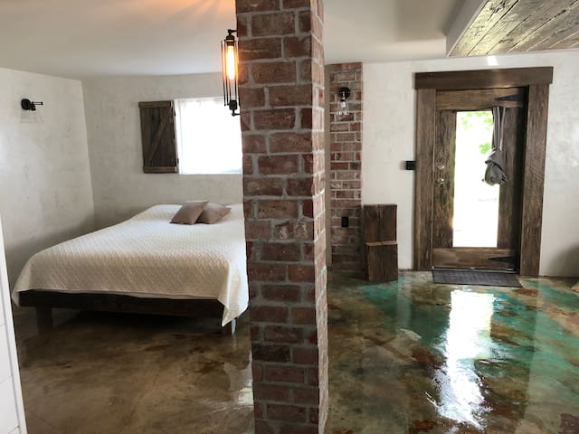 Cedar Hill- Nice Apartment close to I-64