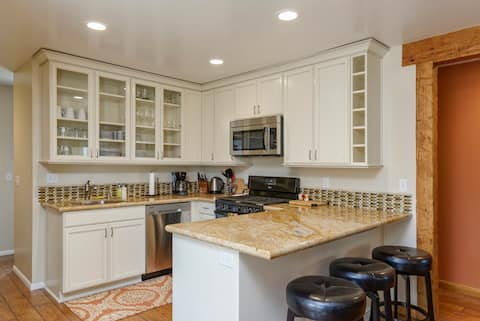 Popular Airbnb listing: Park Place 2/2- Walkable to Downtown, BBQ grill in El Paso De Robles (Paso Robles)