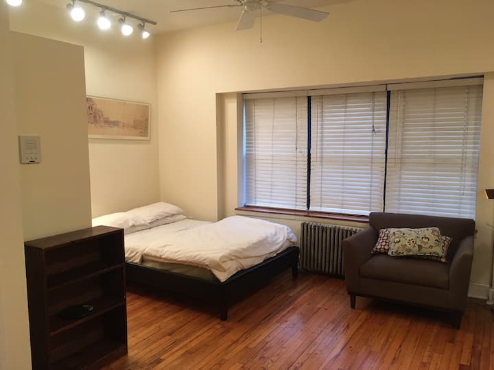 Cute Uws Studio Off Cpw - Queens, NY