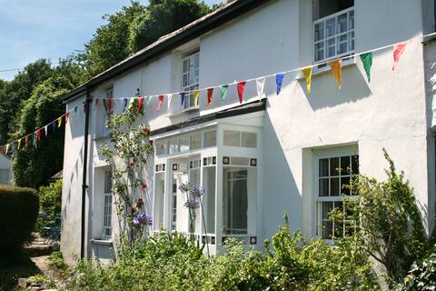 Charming cottage in amazing location by the sea