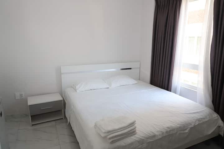 спалня 202, голям прозорец 1800x1800