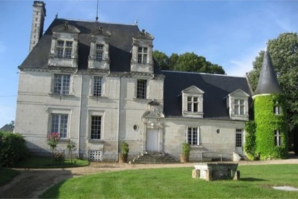 Façade du Château donnant sur le parc