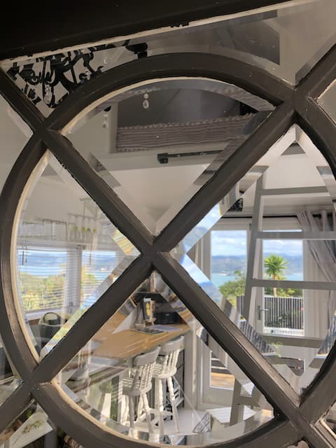 Top performing Airbnb: The Black Blonde Cottages with Seaview in Whitianga