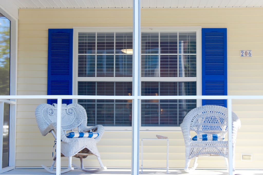 Seating Area (Porch sits 6)