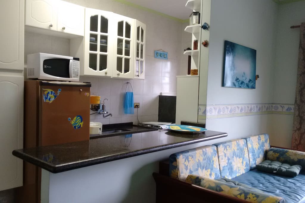 Cozinha com todos utensílios e integrado a sala de jantar e estar