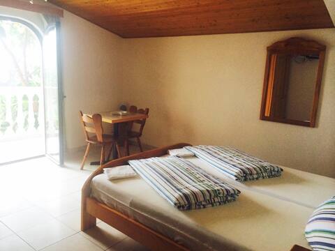 Studio apartment close to the main surf beach