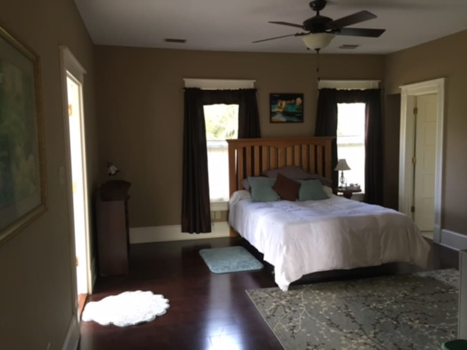 #1 Master William's Room & private porch (private bath)