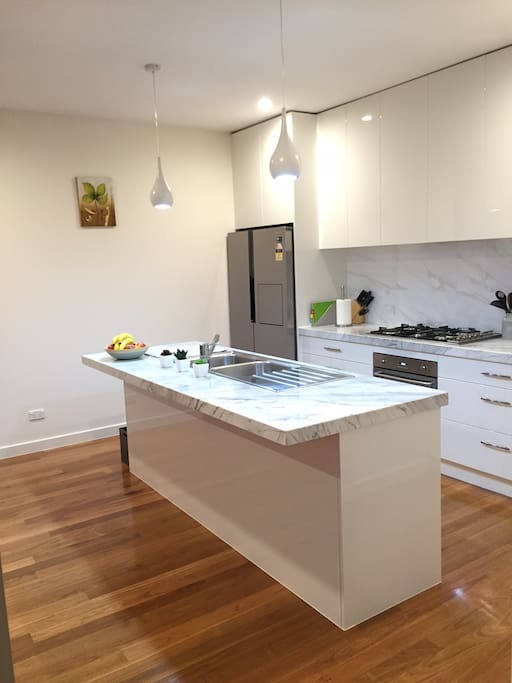 KITCHEN
GROUND LEVEL