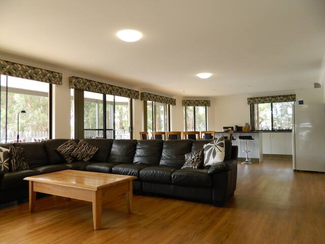 Margaret River Hideaway – Superior 3 Bedrooms gallery image 3