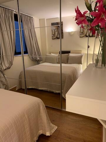 Beautiful 2bedroom, Cromwell Road gallery image 4