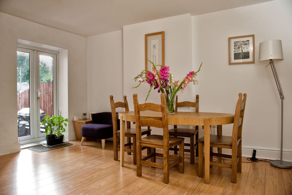Light and airy dinning room