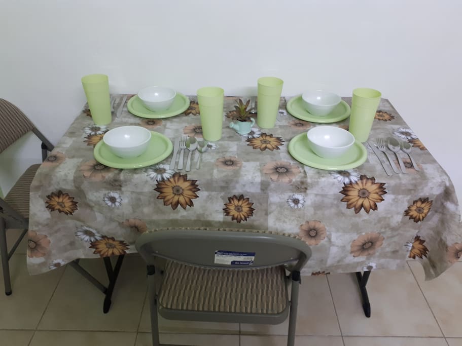 Comedor con colores calidos