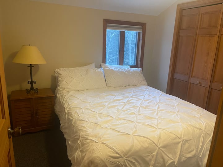 Chambre avec matelas Queen Size

Les chambres sont toutes situées au deuxième étage de la maison