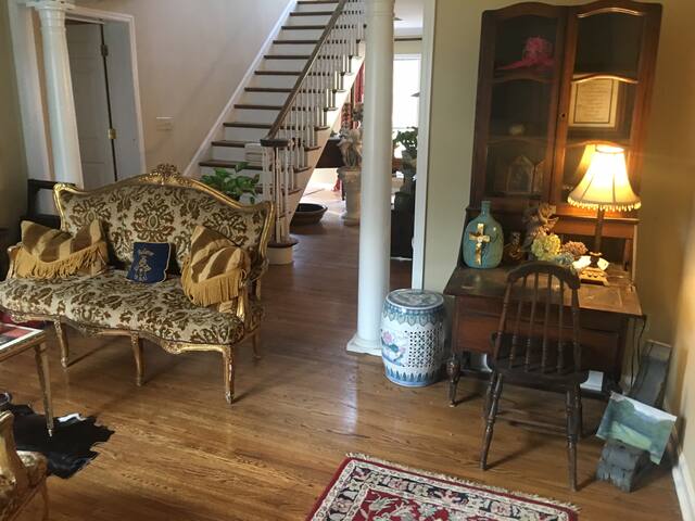 Southern Charm meets Old World Hospitality gallery image 4