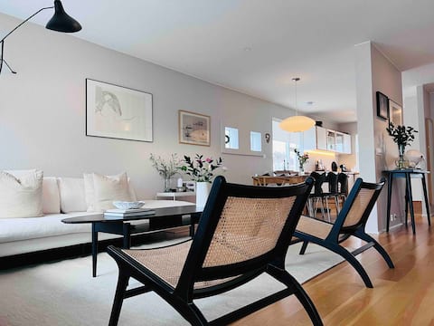 Spacious house in Reykjavik near the seaside