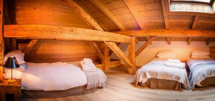 Spálňa na 2. poschodí 3 lôžka