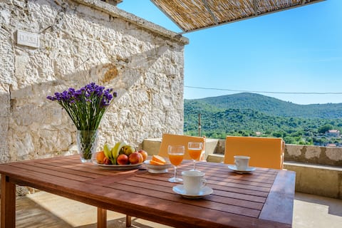 Three-Bedroom Holiday Home in Mrcevo