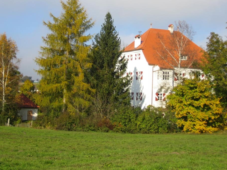 Schloß Eichbichl:
Blick von Süden