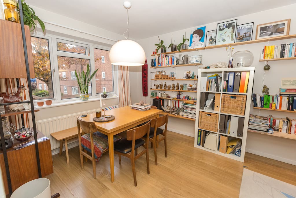 Living room with plenty of space for enjoying breakfast or working at.