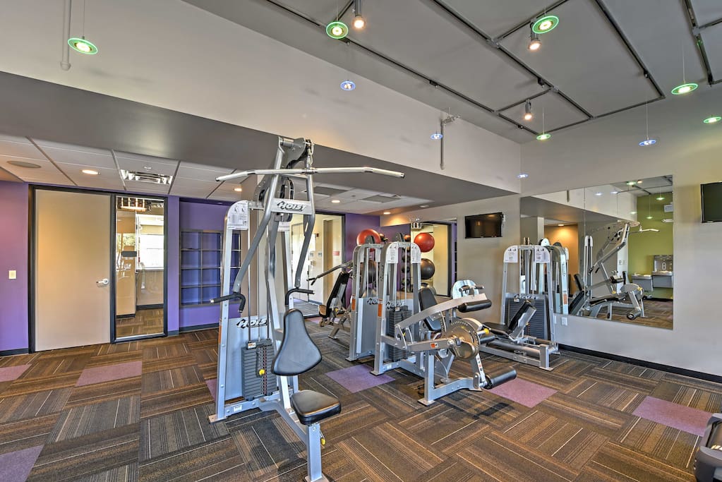 Lofts on Thomas has fantastic community amenities including a pool, fitness center, and more.