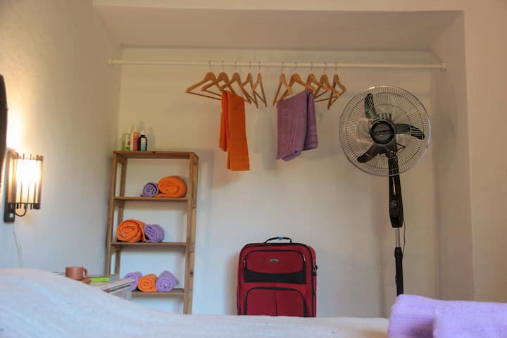 غرفة شرقية. سرير مزدوج.