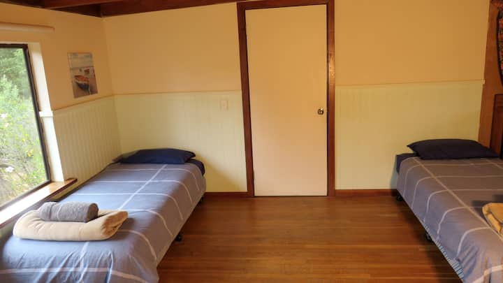 Prostor s preljevom za dodatne goste - 2 kreveta za jednu osobu