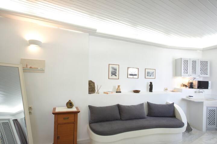 PRIVATE VILLA OVERLOOKING VOLCANO gallery image 4