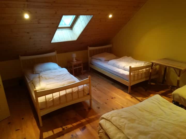 Chumba cha ghorofa ya 2, vitanda 4 vya mtu mmoja 