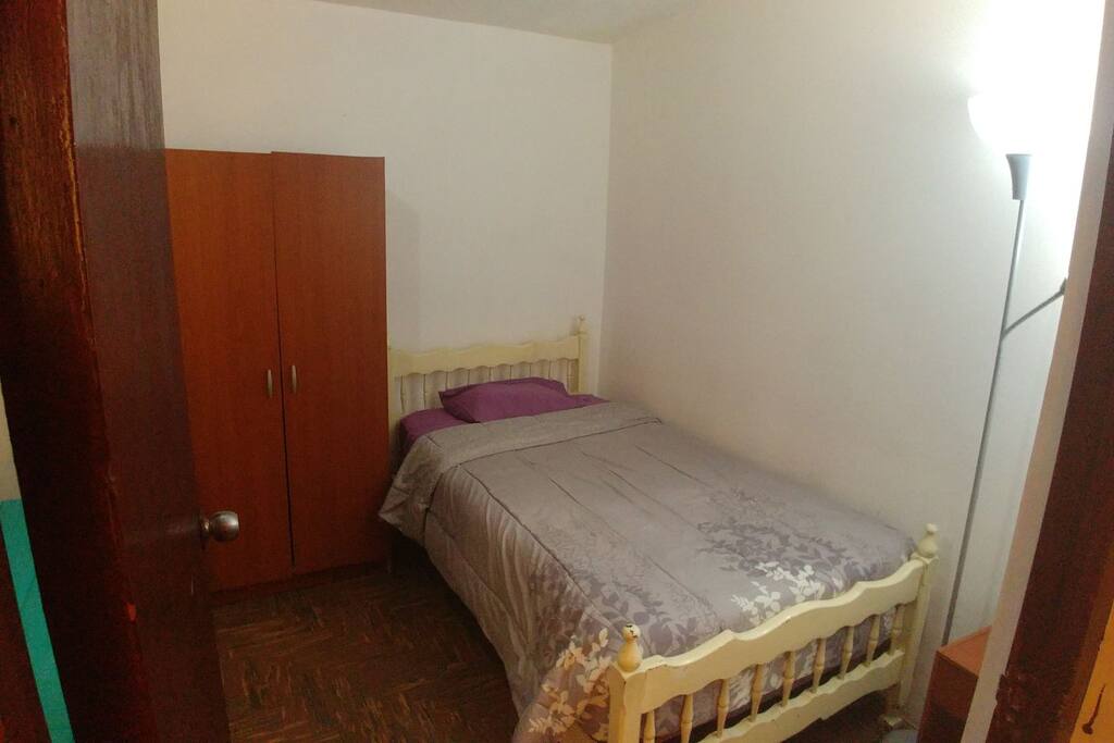Cama Individual grande de la habitación principal