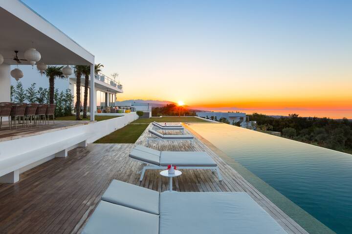 Villa Amnalys – Private Resort with Staff Services gallery image 3