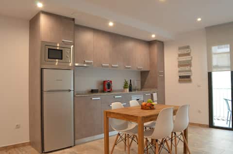 Airbnb con mejor rendimiento: 1.2 - NEW in downtown ROSES with WI-FI/AC 60m from the SEA en Roses