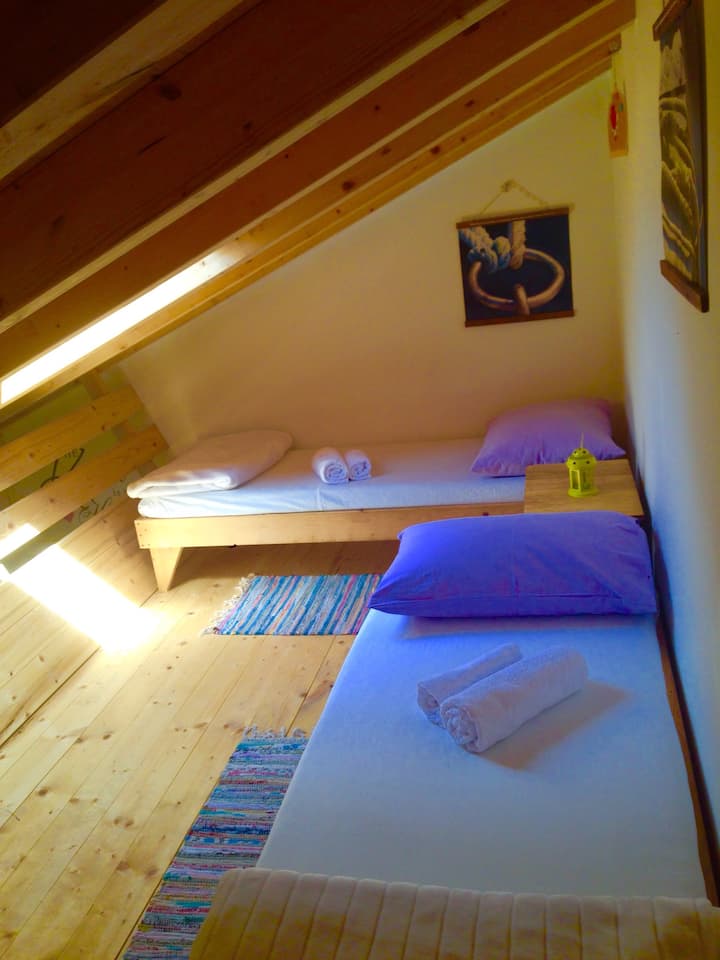 Მაღლა საძინებელი 2