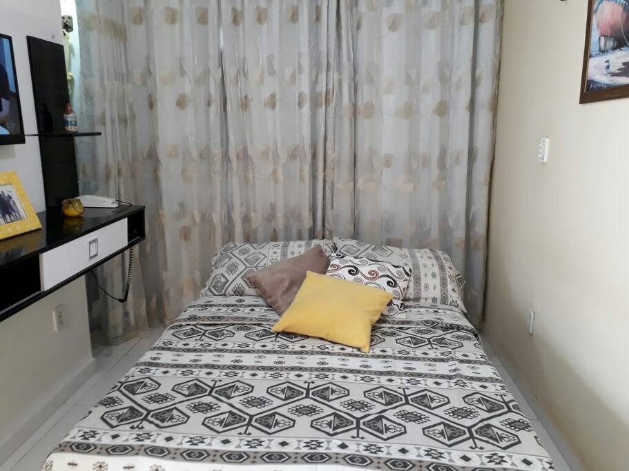 Cortinas com tapa sol.