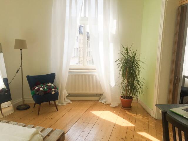 Helles Zimmer mitten in der City