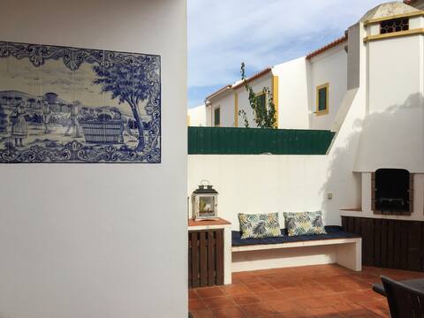 Patio House (T3, patio, bbq, 800m from the beach)