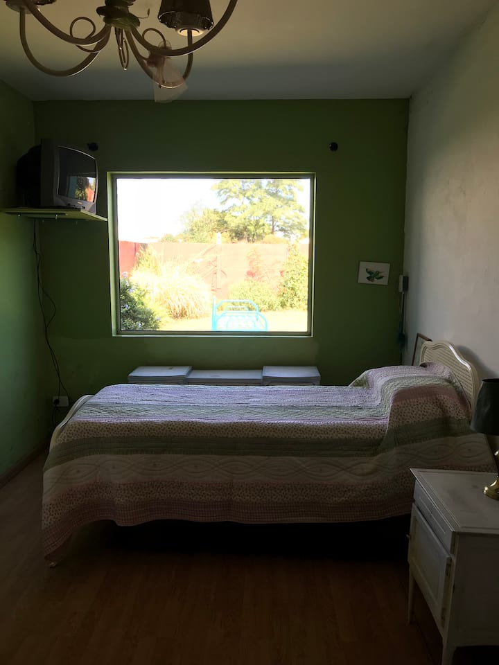 Cuarto verde 2 camas