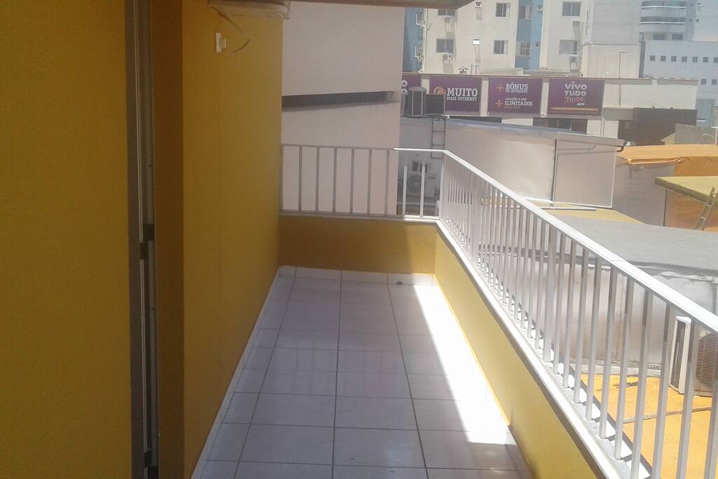 Varanda, ótima ventilação.