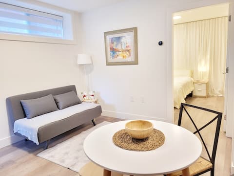 Successful Airbnb property: Private entire guest suite in peaceful area! in Arbutus Ridge