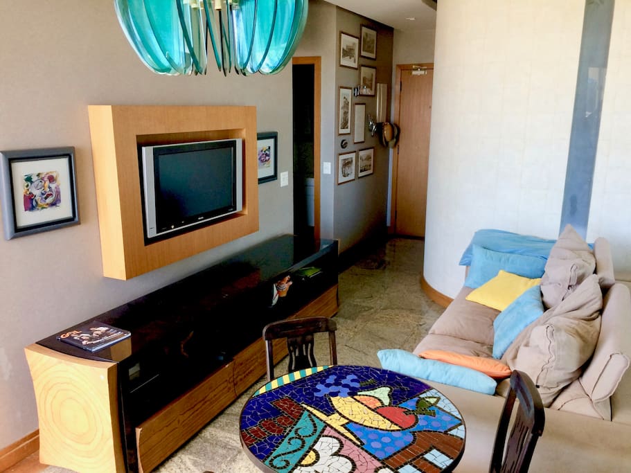 Sala de Estar com TV a Cabo